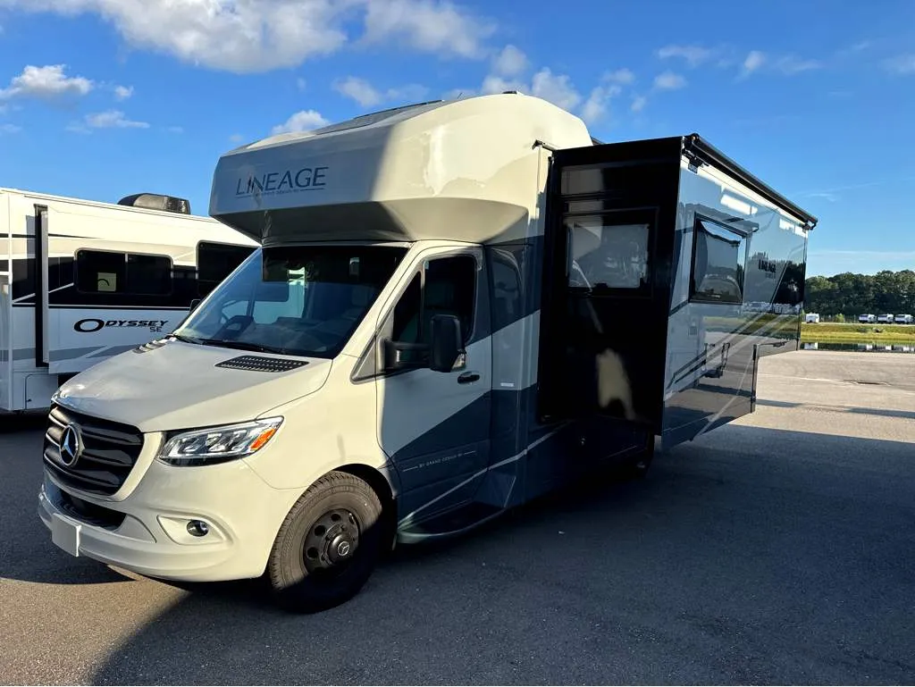2027 Grand Design Lineage Series M 25FW - Photo 4