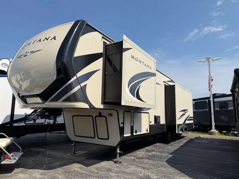 2019 Keystone Montana High Country 331RL - Photo 2