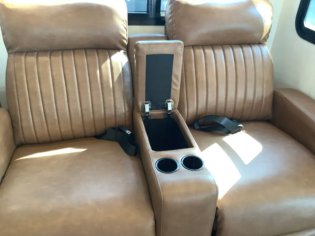 2027 Nexus Maximus 34MX, Photos photo 16