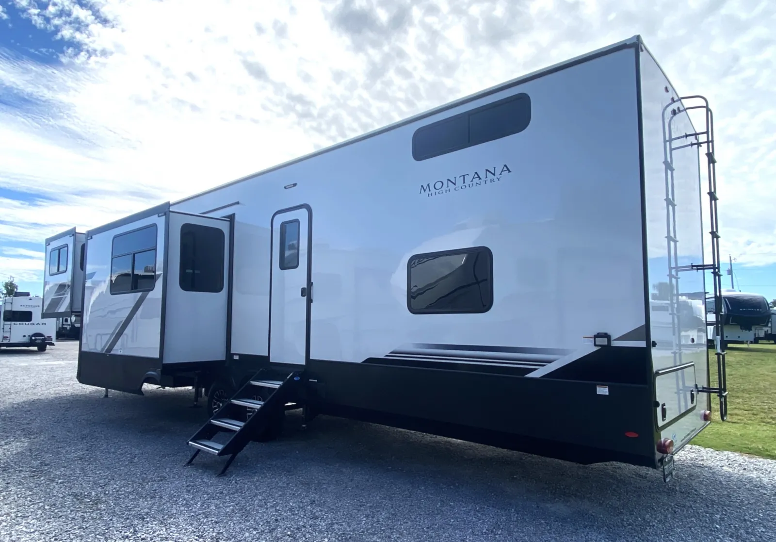 2025 Keystone Montana High Country 377FL - Photo 3