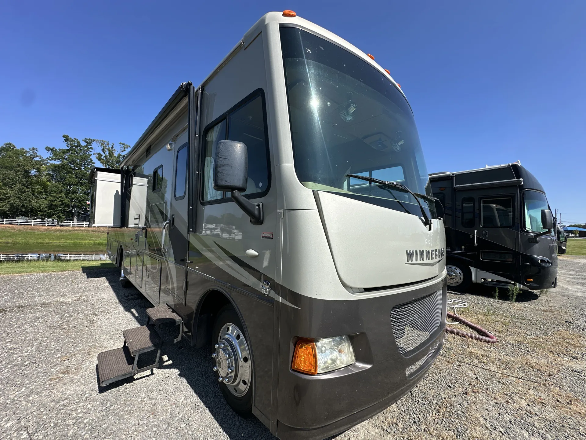 2013 Winnebago Vista 35F - Photo 2