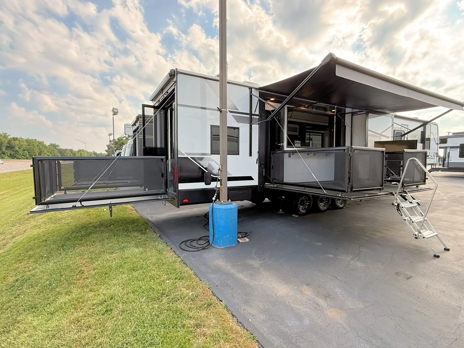 2026 XLR Nitro 40BAR13 - Photo 2