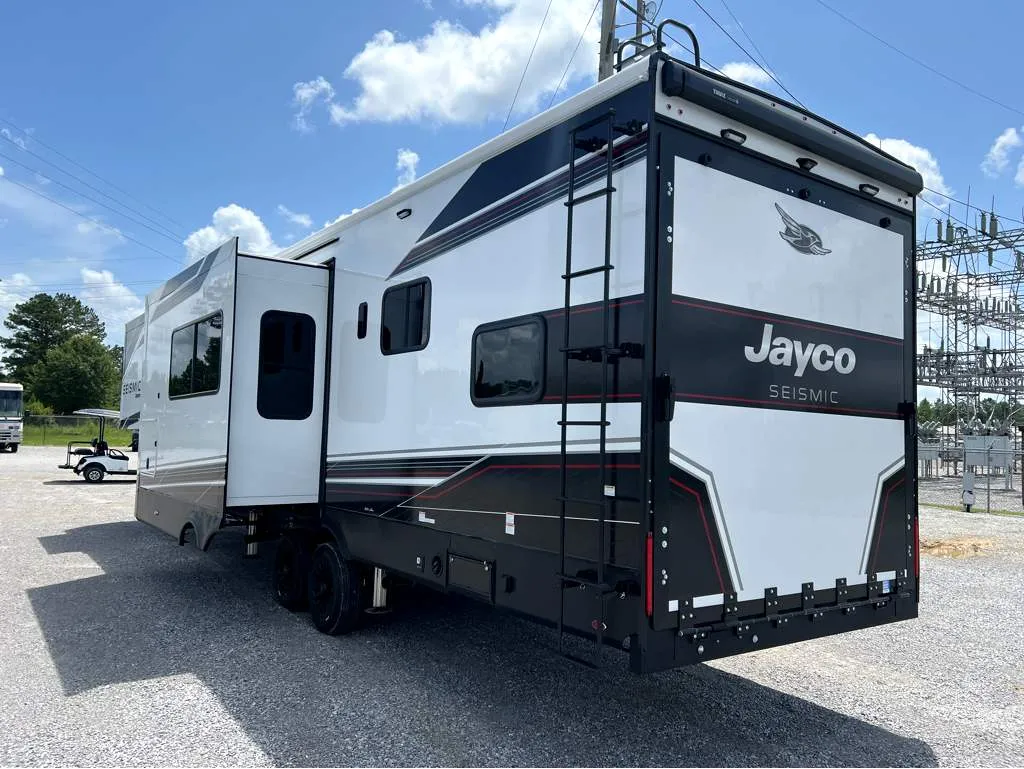 2026 Jayco Seismic 359 - Photo 4