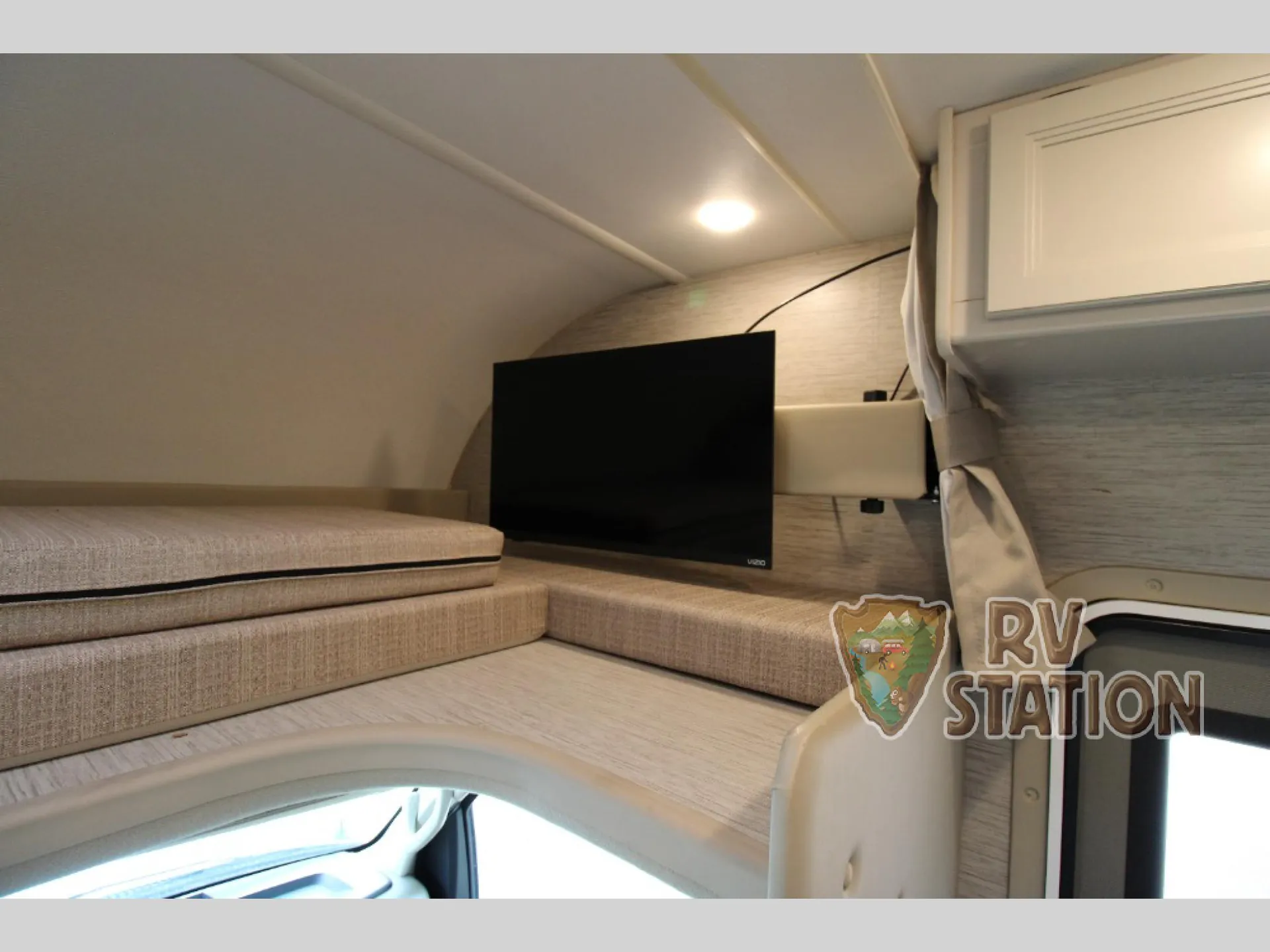 2022 Thor Motor Coach Chateau 22B - Photo 4