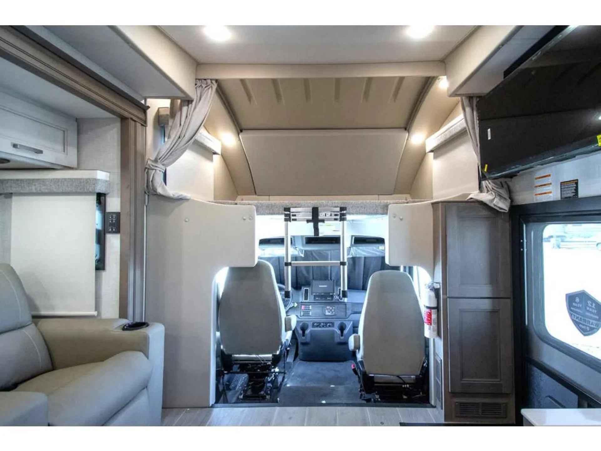 2026 Thor Motor Coach Pasadena SV 38XL - Photo 4
