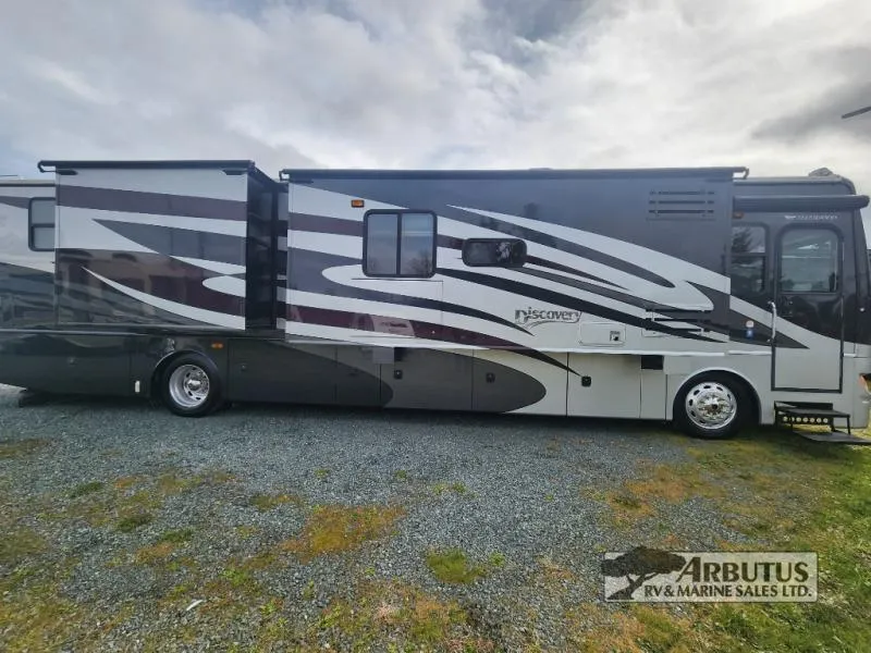 2009 Fleetwood Discovery 40K - Photo 2