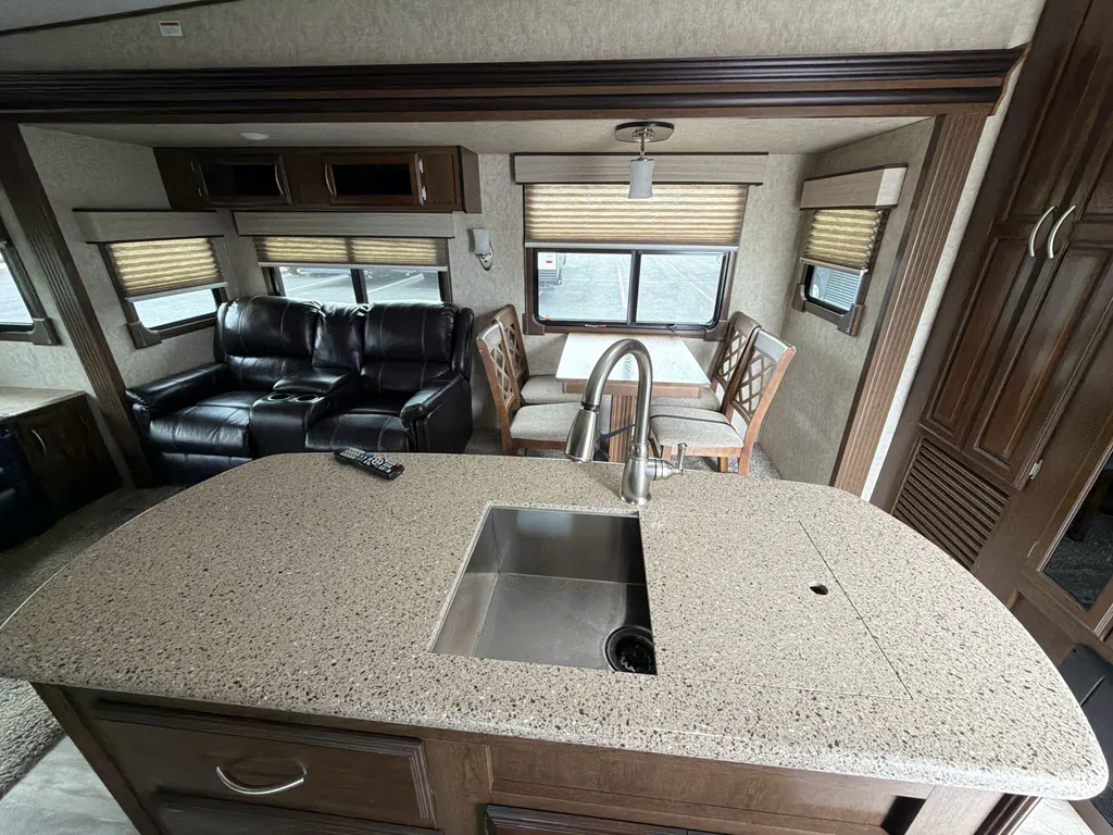 2017 Prime Time Crusader 295RST, Photos photo 3