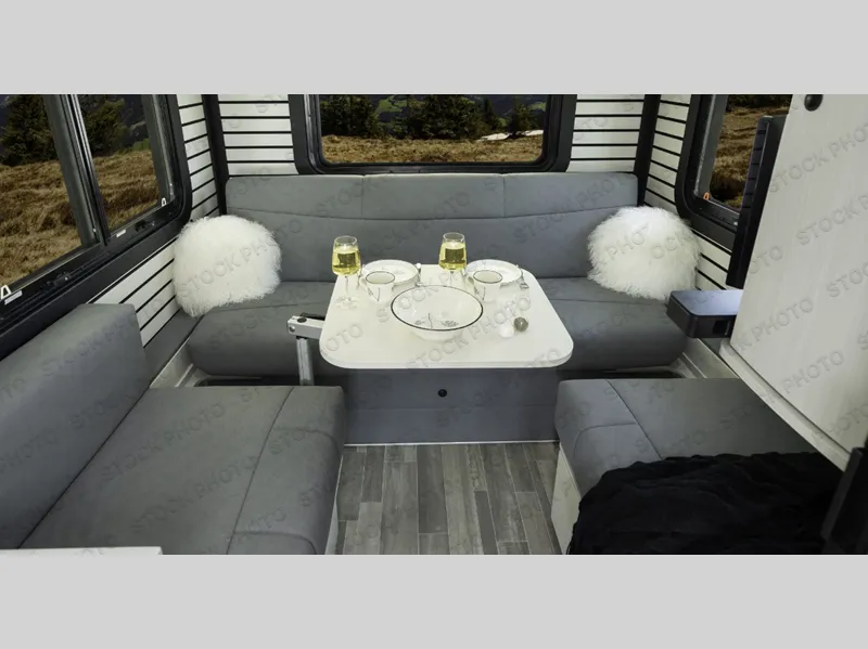 2027 Pleasure-Way Plateau XLTS New    Std. Model - Photo 3