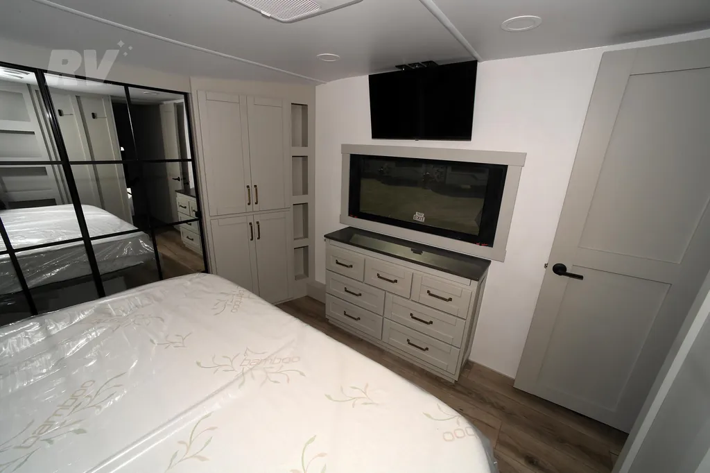 2026 Brinkley Model Z 3600, Photos photo 25