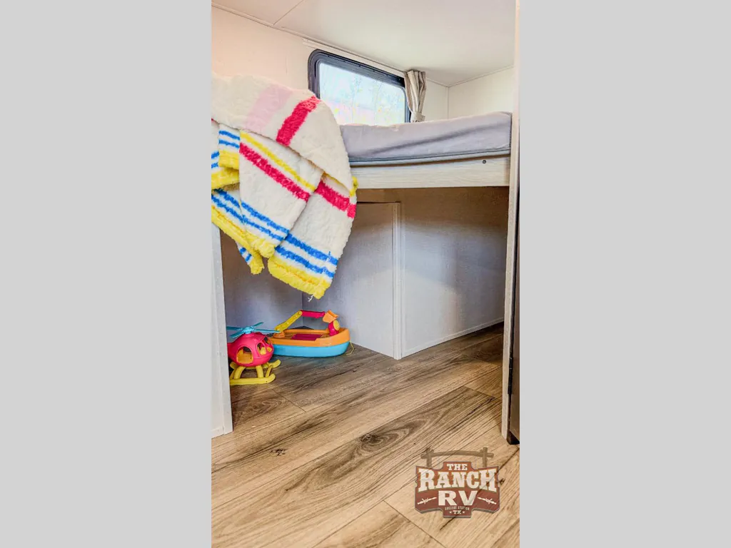 2026 Shasta RVs i-5 Edition 527BHS, Photos photo 10