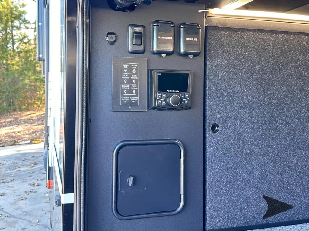 2026 Brinkley Model G 3520, Photos photo 22