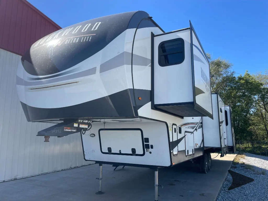 2022 Forest River Rockwood Ultra Lite 2898BS, Photos photo 3