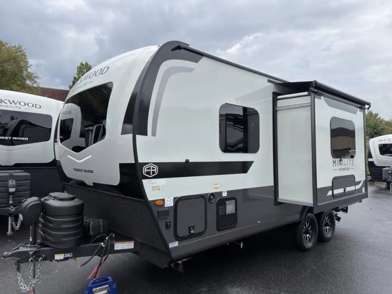 2027 Forest River Rockwood Mini Lite 2109S - Photo 4
