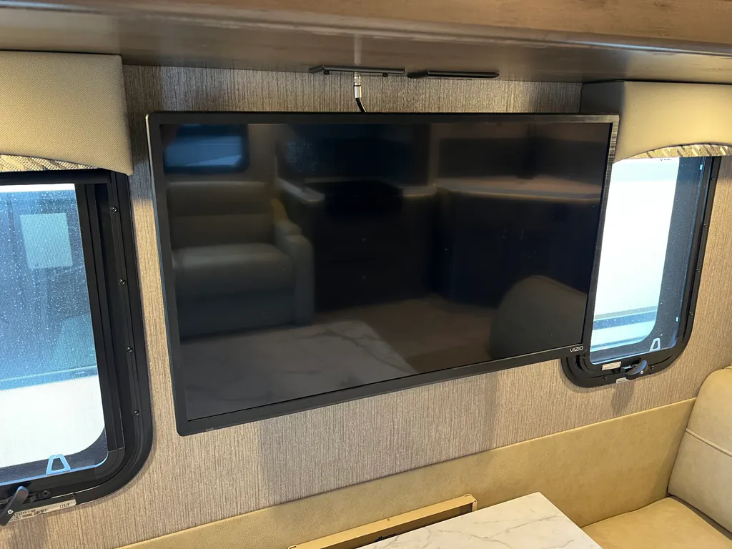 2023 Nexus Wraith 33W, Photos photo 14