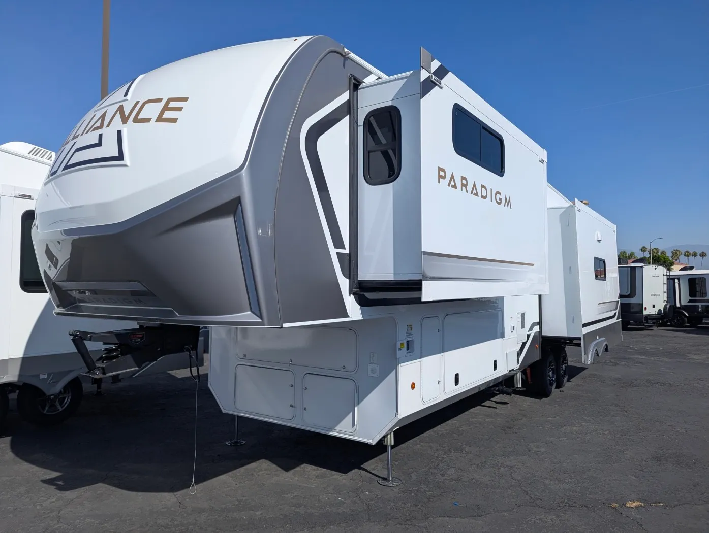 2026 Alliance RV Paradigm 340RL - Photo 4
