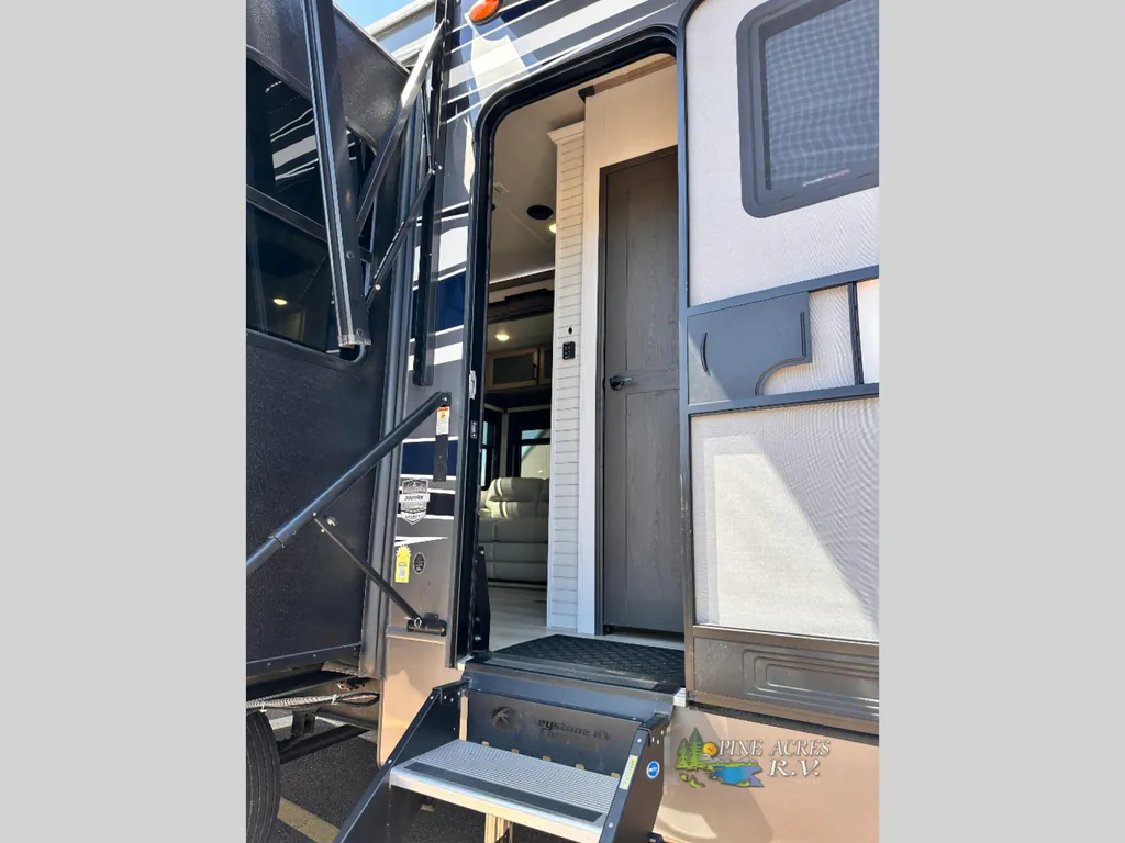2024 Keystone Montana 3901RK, Photos photo 13