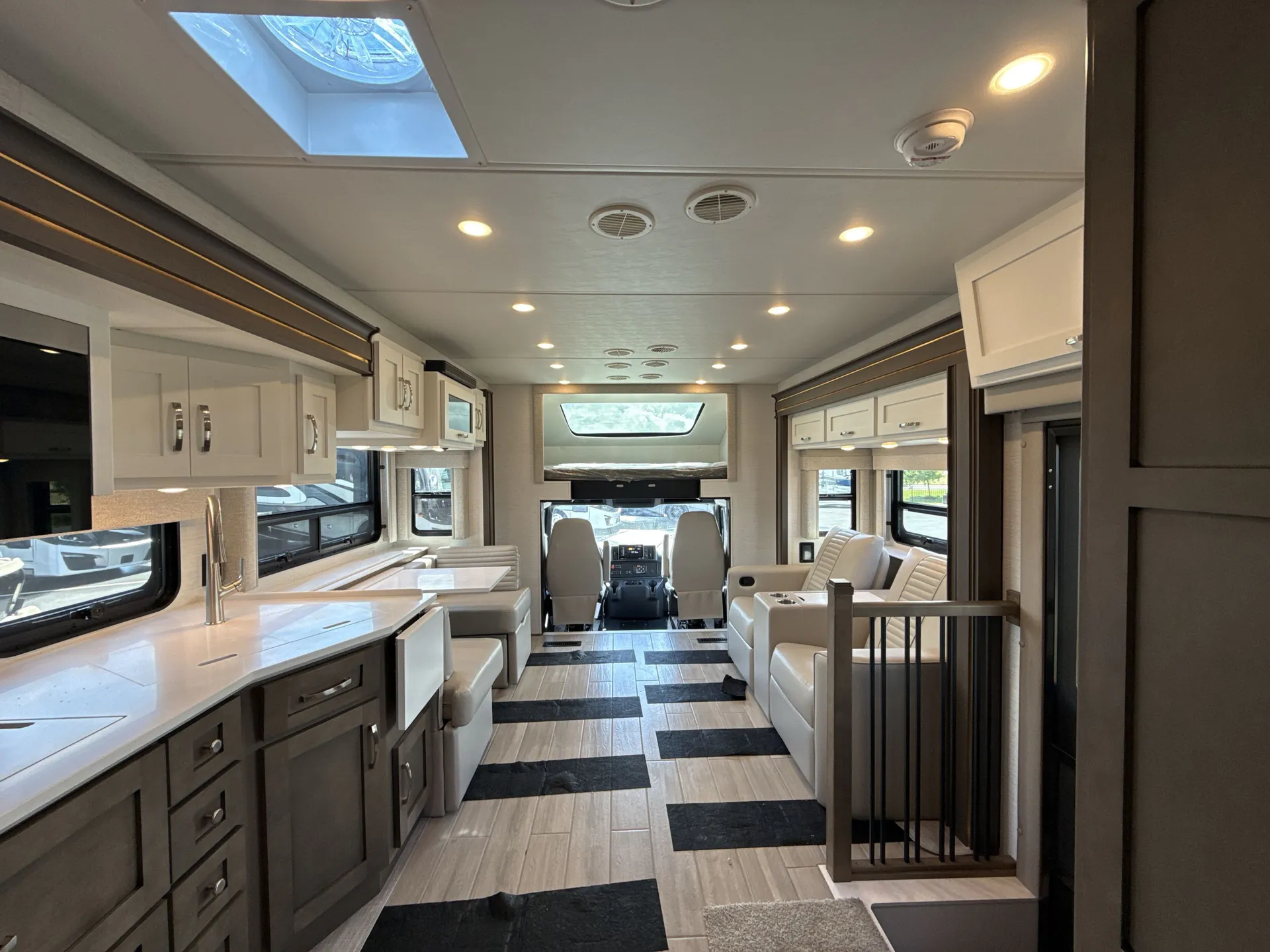 2026 newmar Grand Star 3940 — living area main