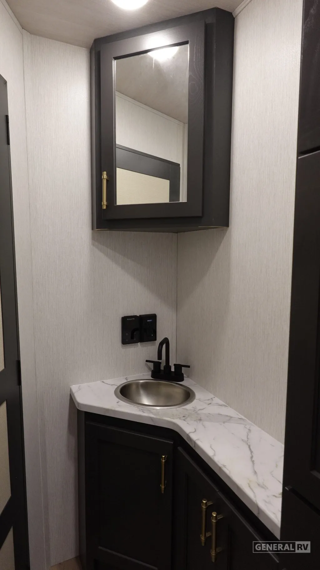 2027 NeXus RV Maximus 34MX, Photos photo 26