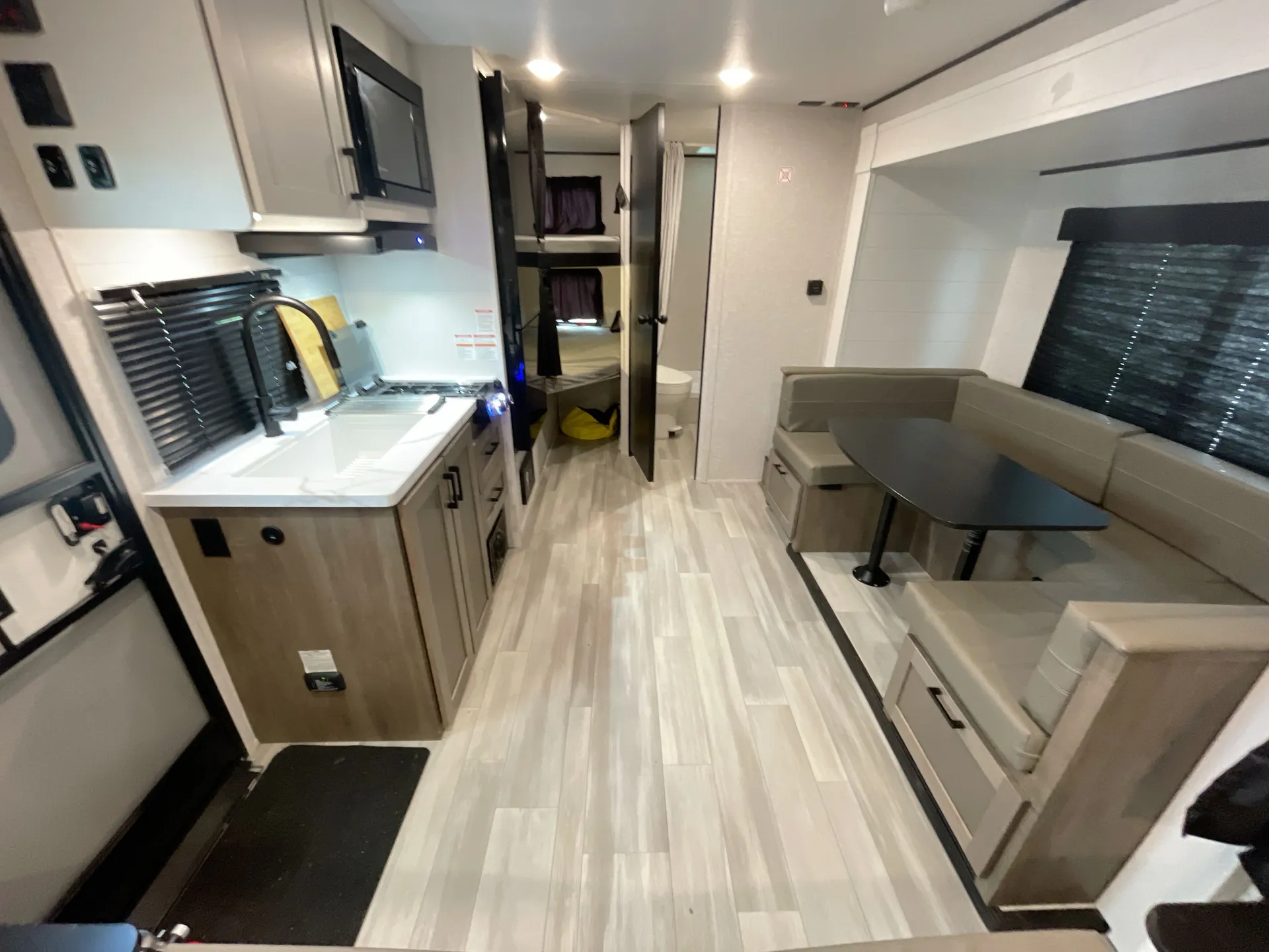2025 Wayfinder Go Play 188BHS — cabinet