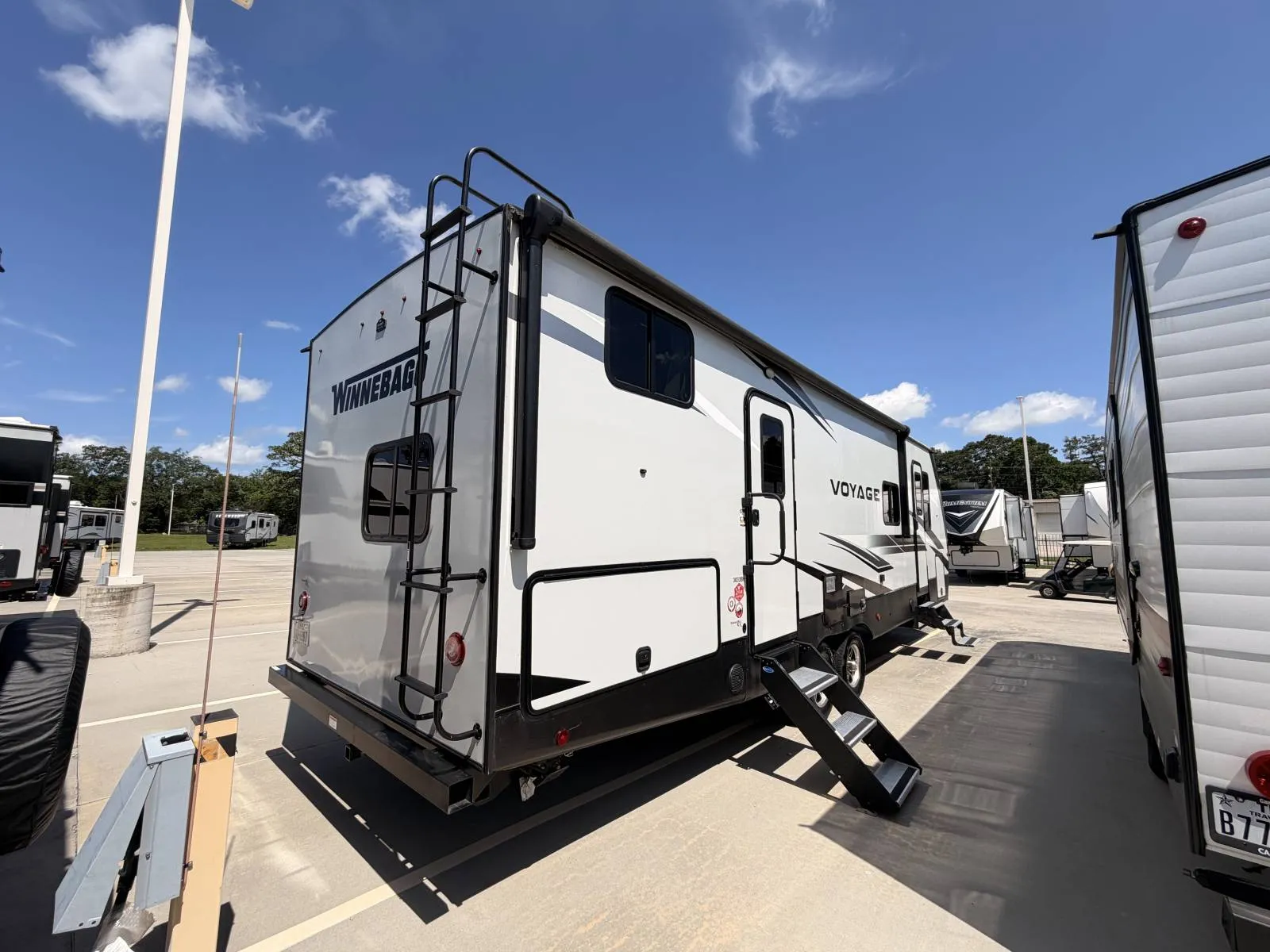 2021 Winnebago Voyage 3033BH - Photo 3