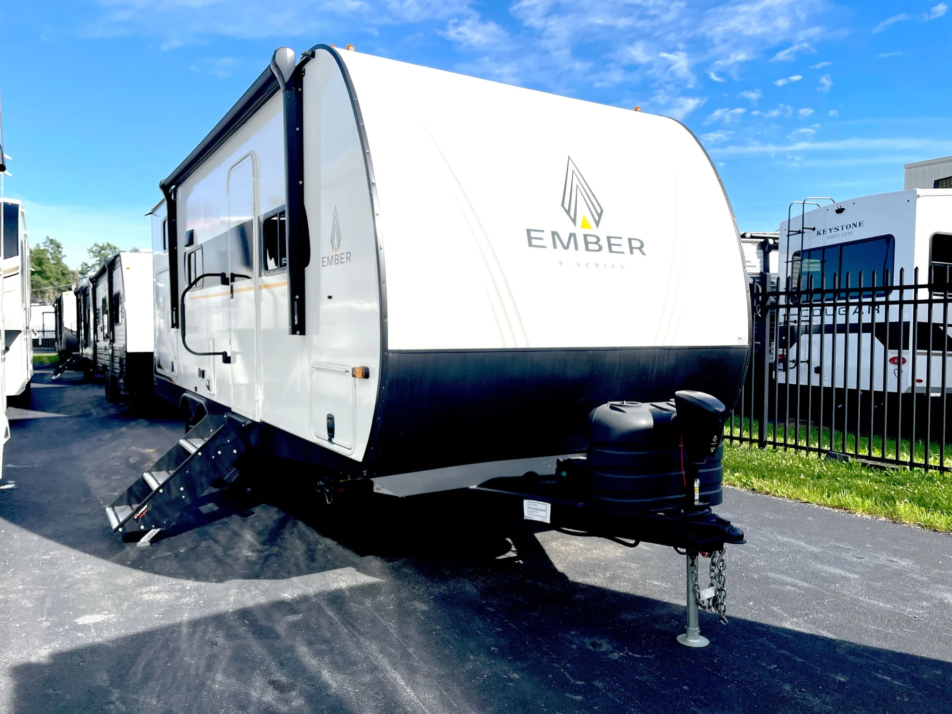 2024 Ember RV E-Series 22ETS - Photo 2