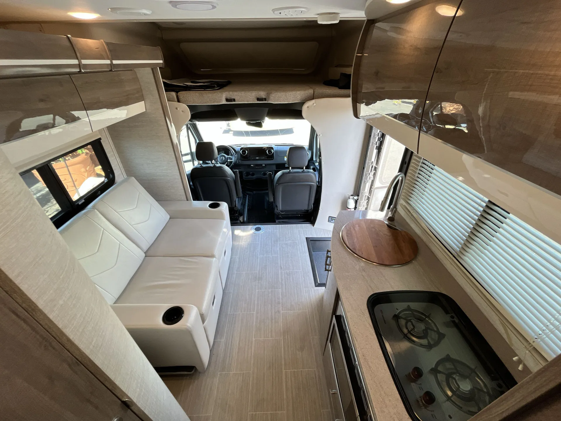 2022 Jayco Melbourne Prestige 24TP dealer photo 3 from Camping World