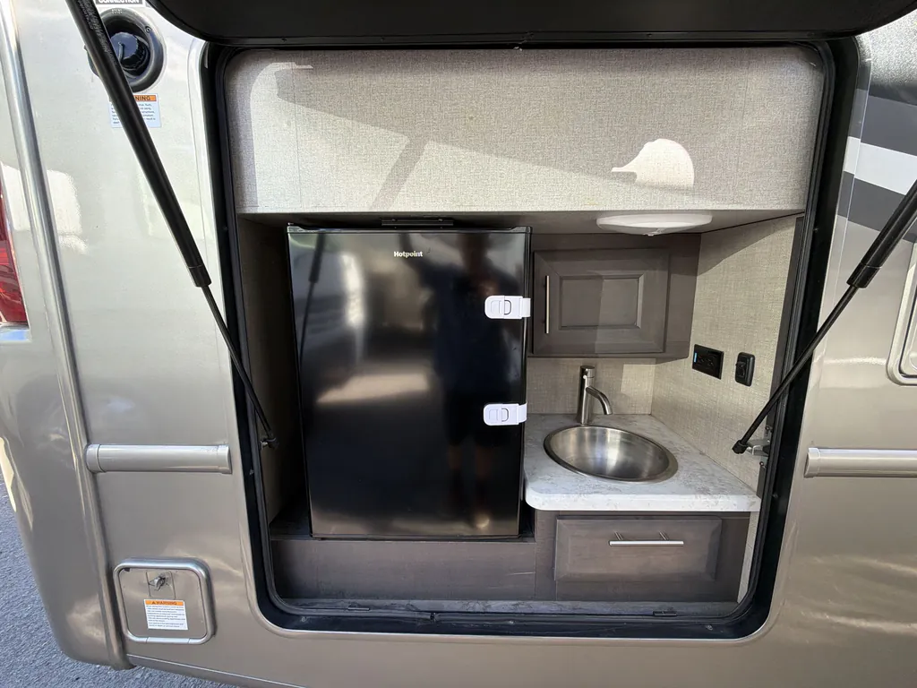 2023 Thor Motor Coach Magnitude RS36, Photos photo 23