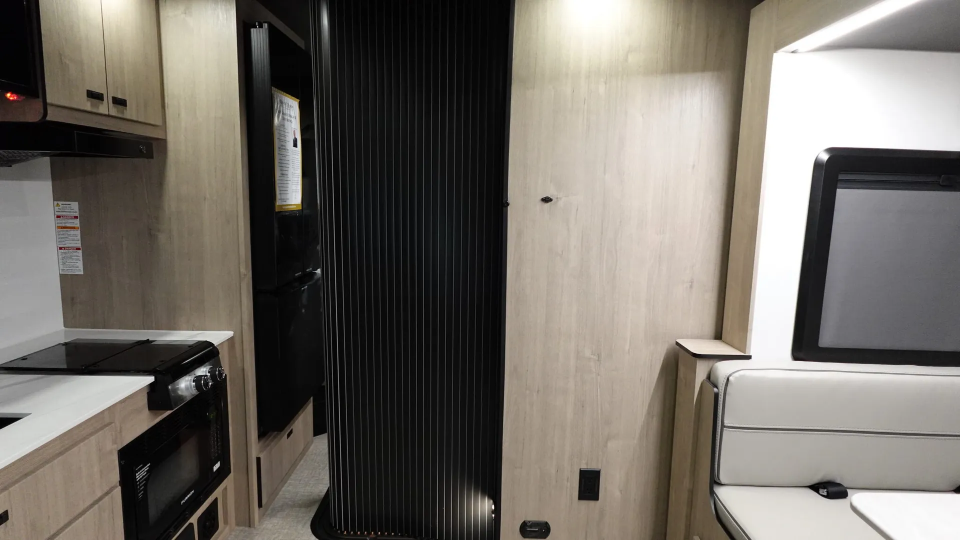 2026 Grand Design Lineage Series M 25TK - Photo 3