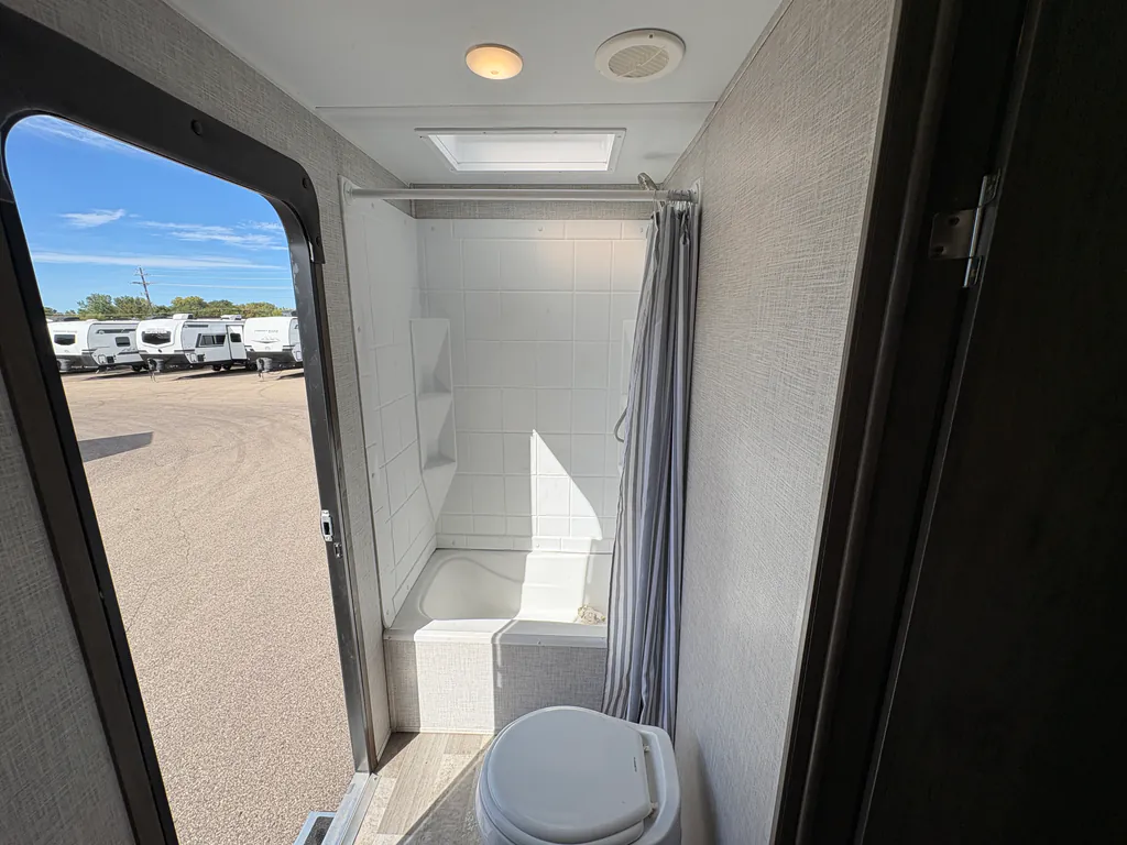 2021 East to West Della Terra 271BH, Photos photo 16
