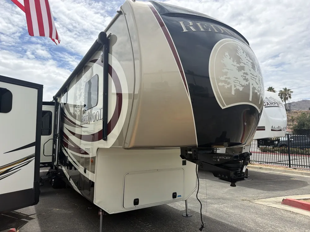 2015 CrossRoads Redwood 38GK - Photo 2