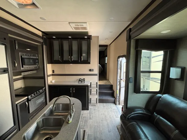 2018 Dutchmen Voltage Triton 3551, Photos photo 32