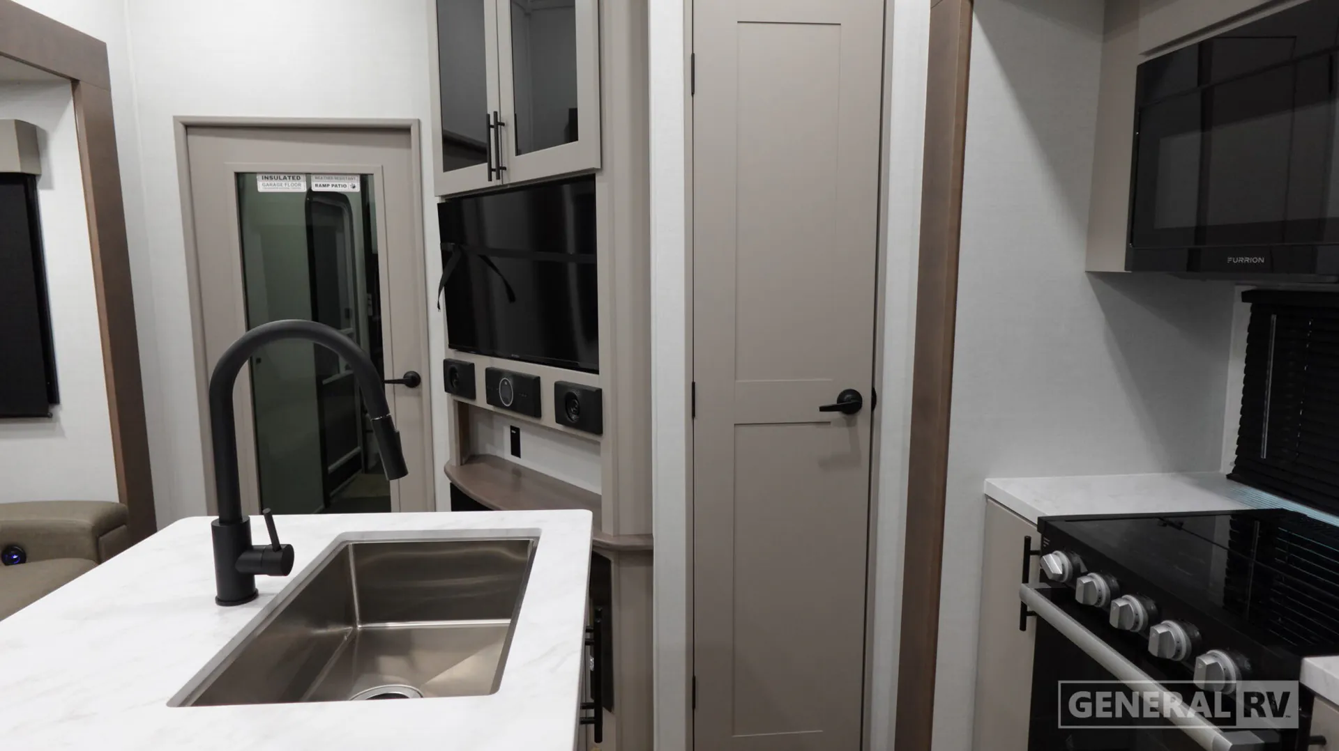 2027 Alliance RV Valor All-Access 35A14 - Photo 3