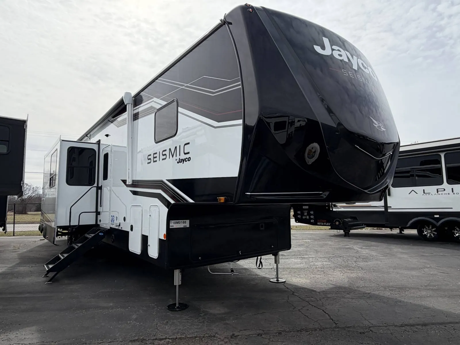 2026 Jayco Seismic 399 - Photo 2