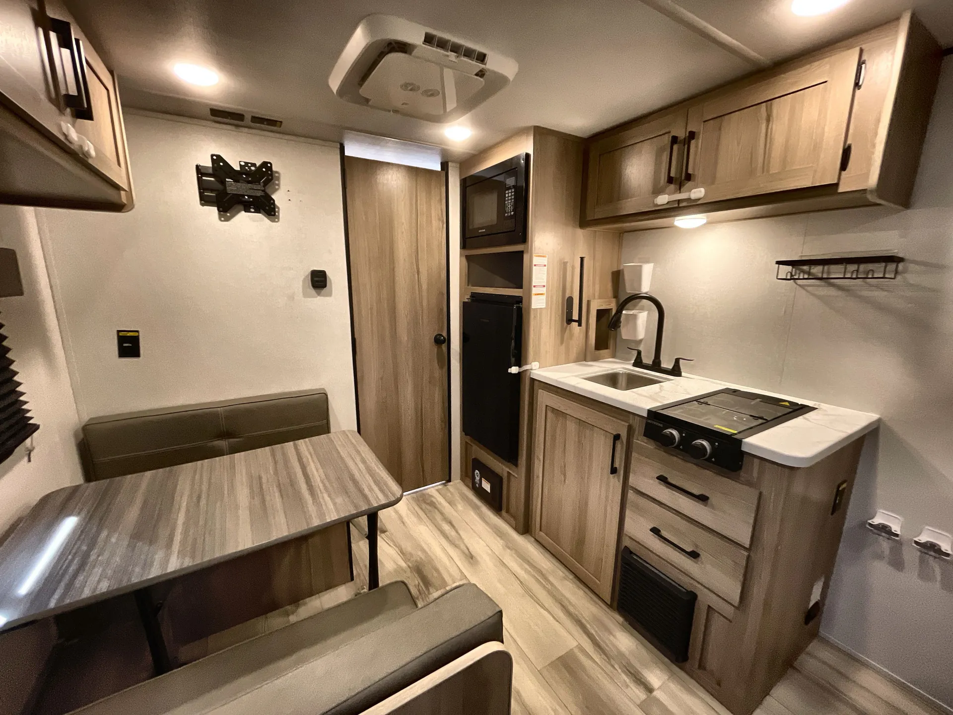 2025 Keystone Coleman Light 17RX — living area main