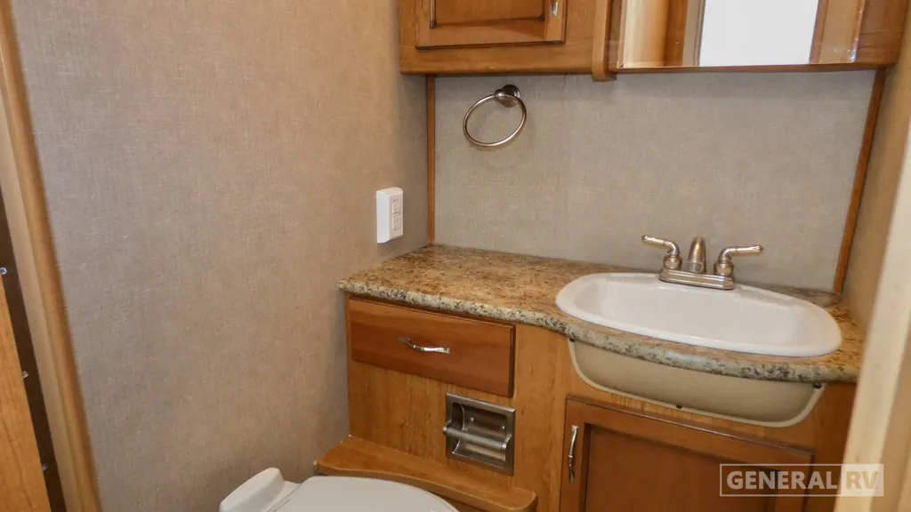 2016 Fleetwood Flair 26D, Photos photo 21