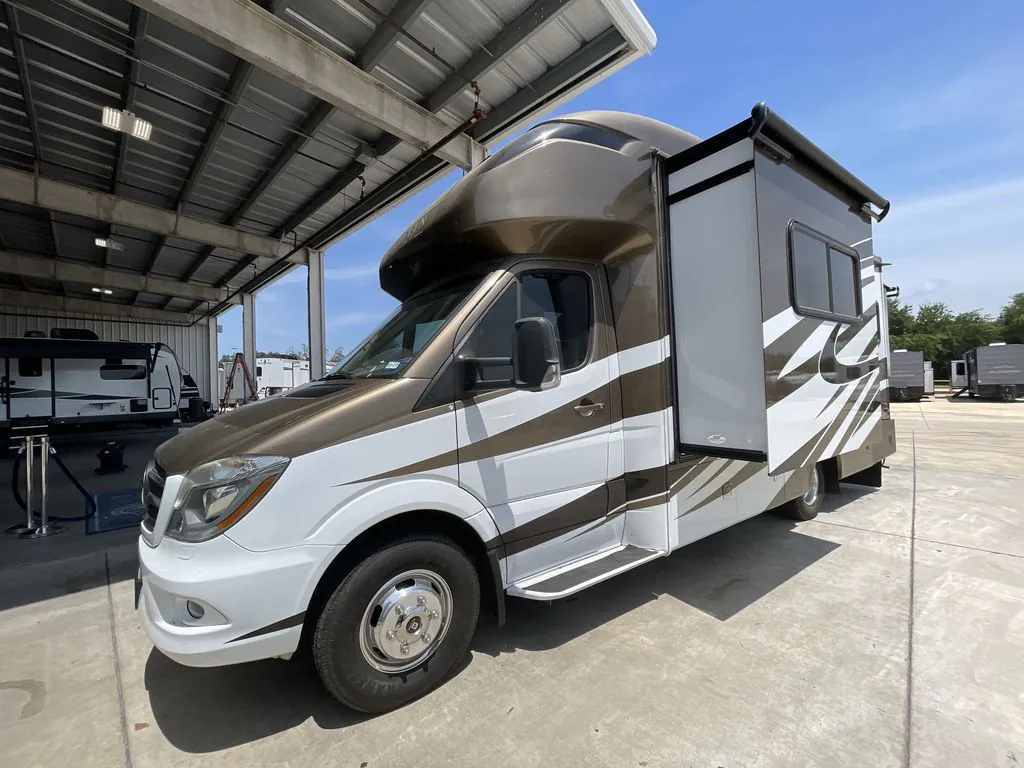 2017 Tiffin Wayfarer 24 QW - Photo 3