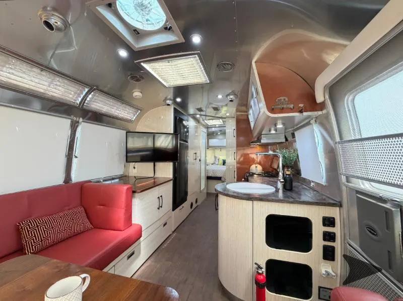 2016 Airstream International Serenity 27FB - Photo 4