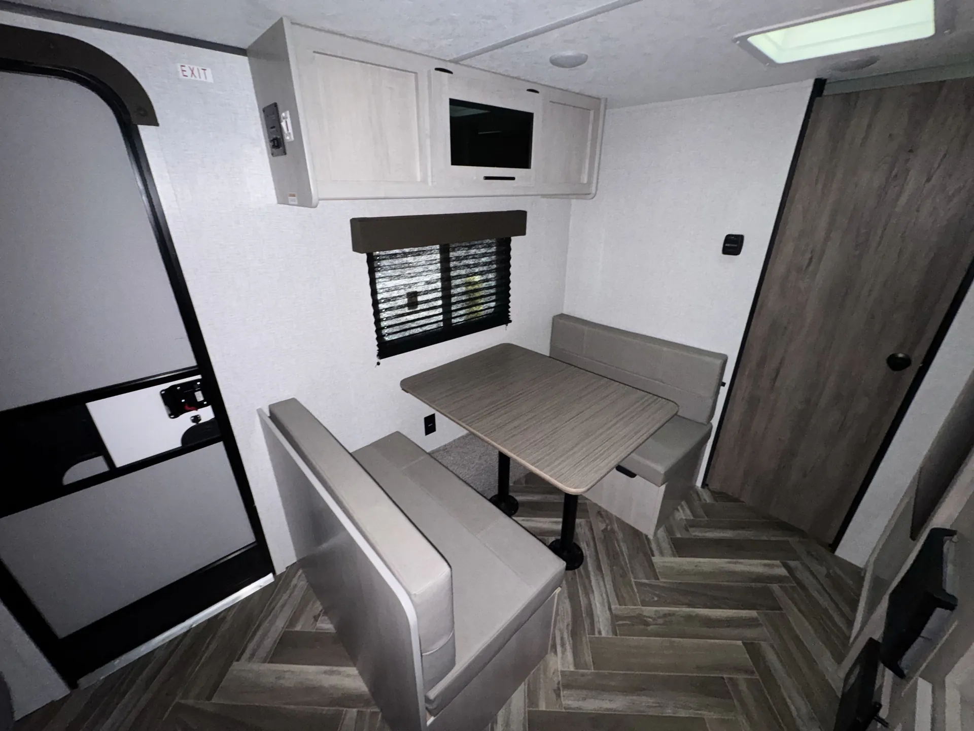 2025 crossroads Zinger 18RB — living area main
