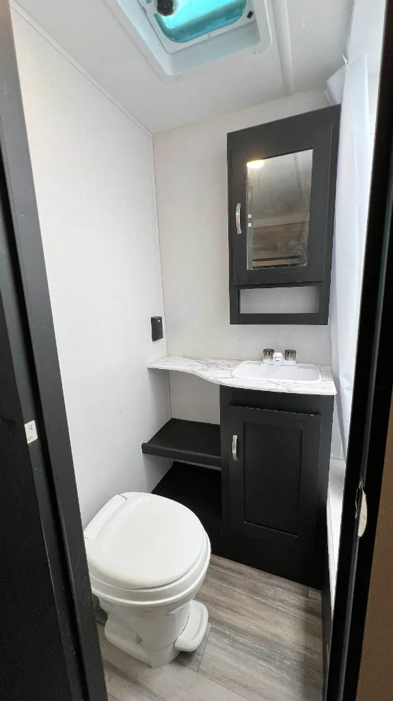2022 Coachmen Freedom Express Select 29SE, Photos photo 12
