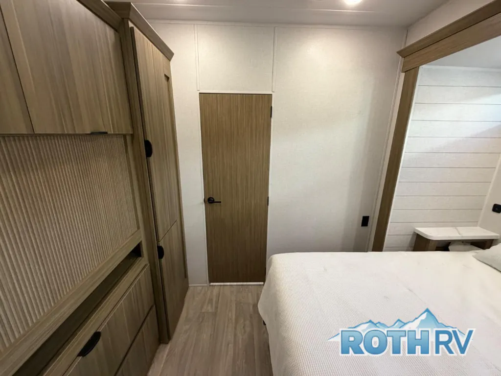 2027 Forest River Salem Villa 42DMS, Photos photo 17