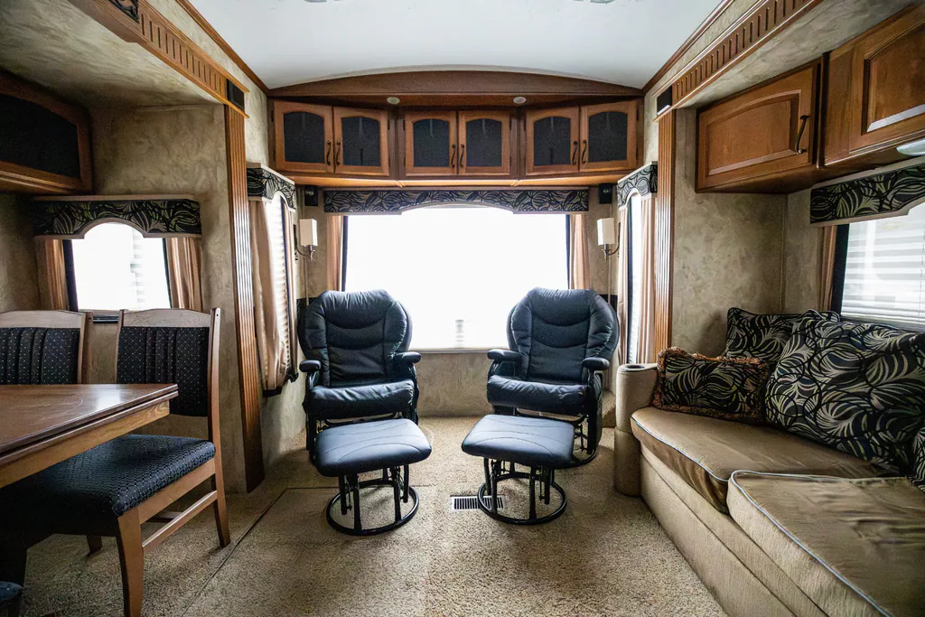 2011 Keystone Montana 3100RL, Photos photo 8