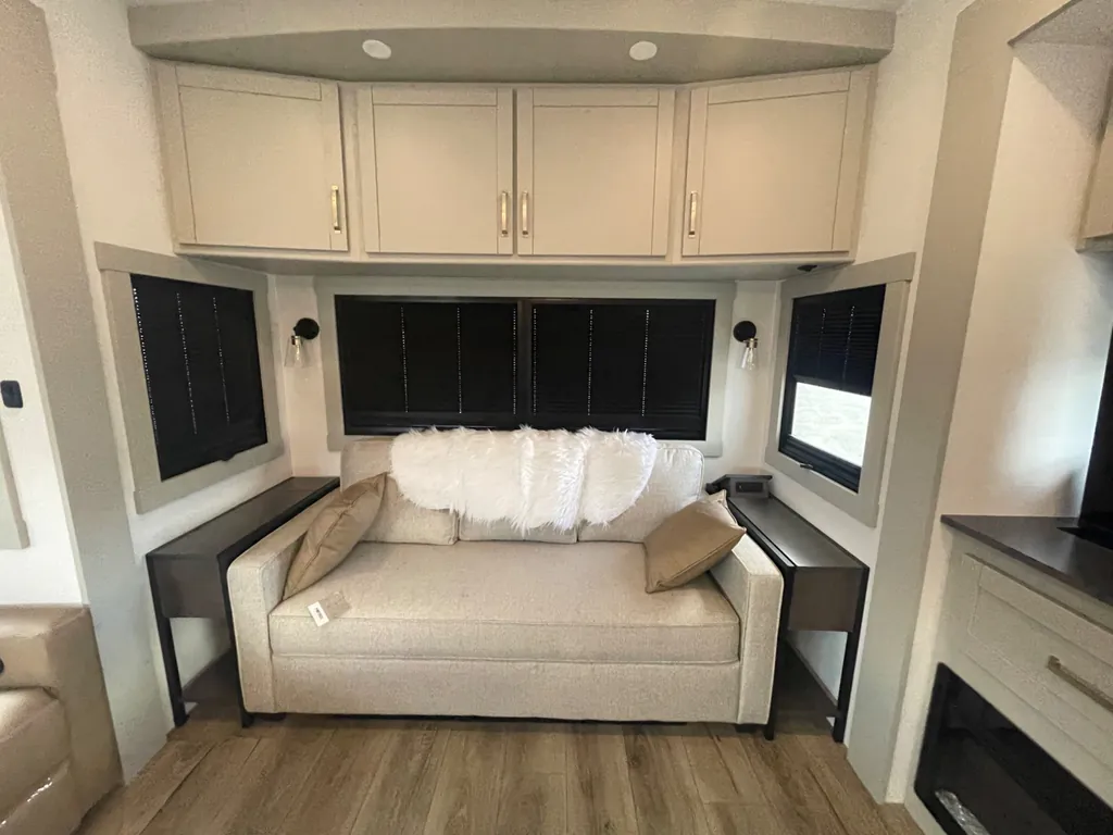 2026 Brinkley Model Z 3600, Photos photo 18