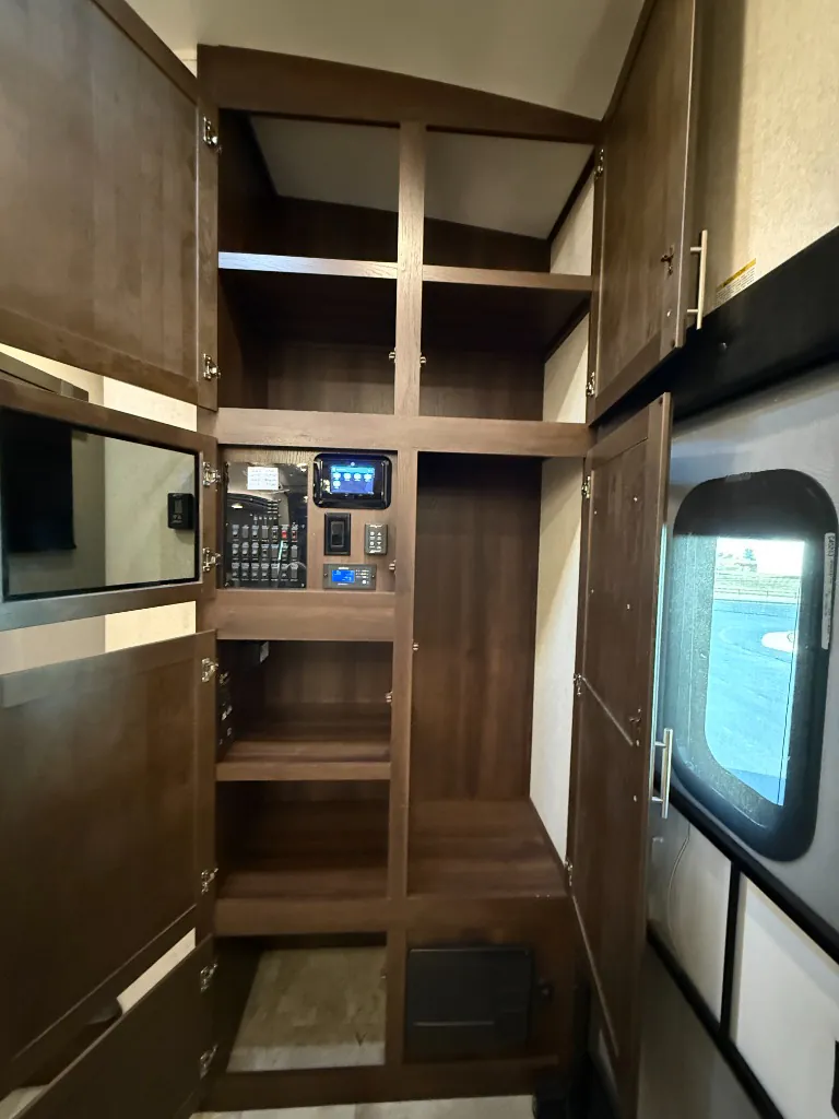 2018 Jayco North Point 361RSFS - Photo 4