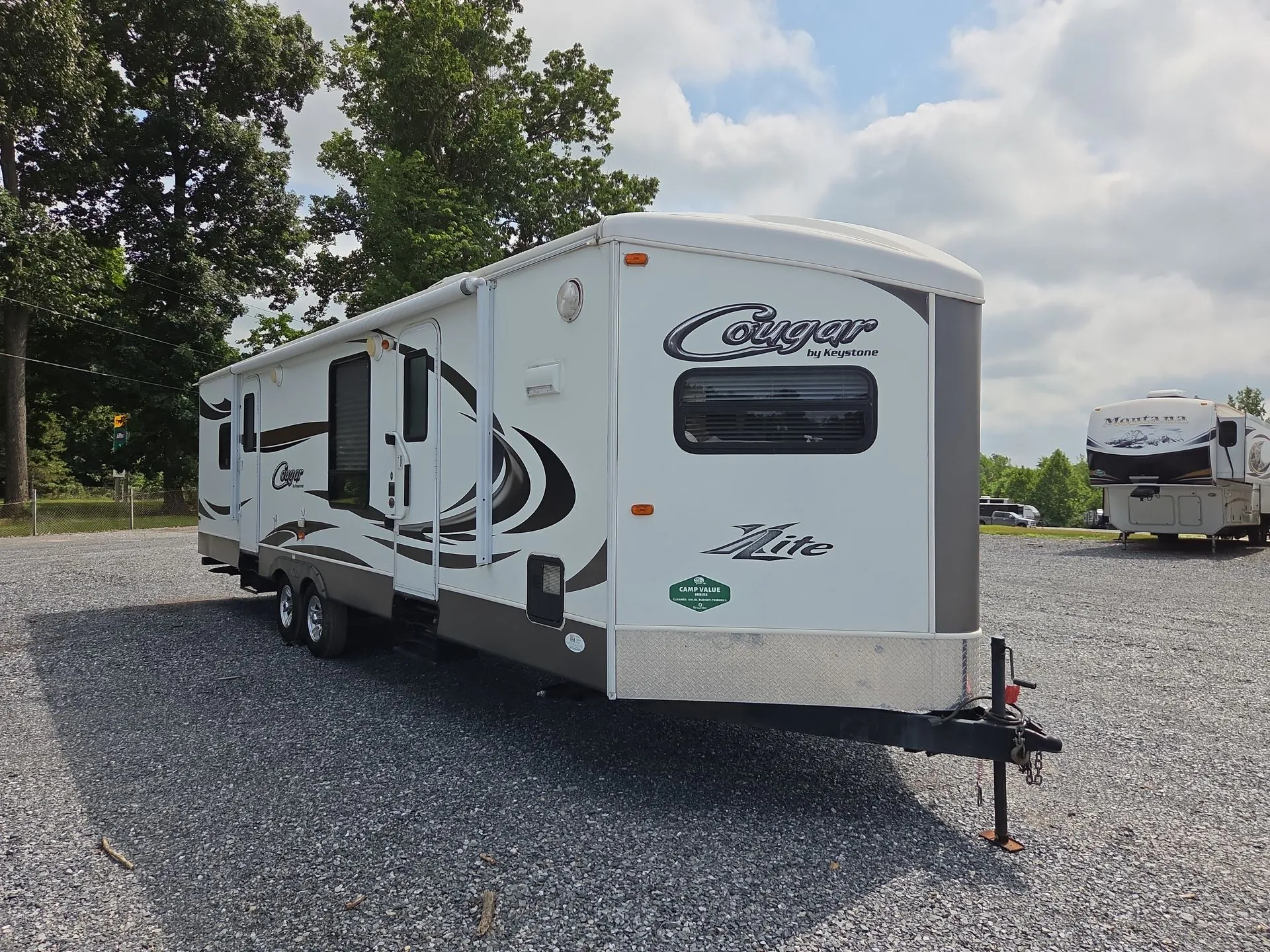 2014 Keystone Cougar XLite 30FKV - Photo 2