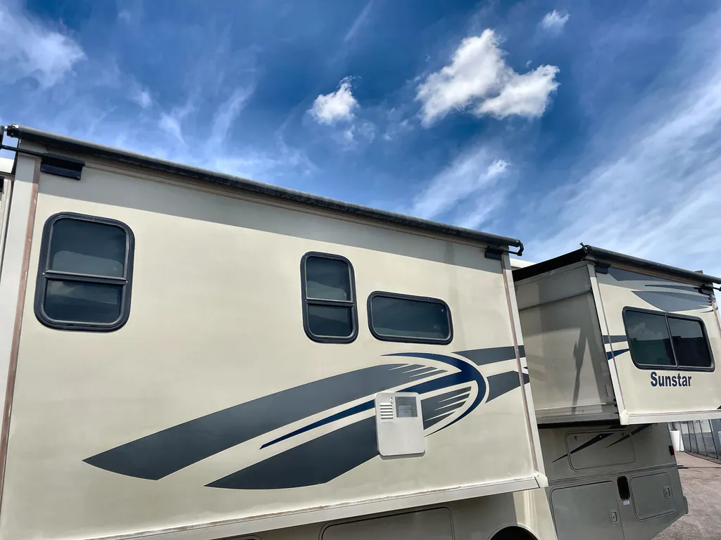 2018 Winnebago Sunstar 27P, Photos photo 23