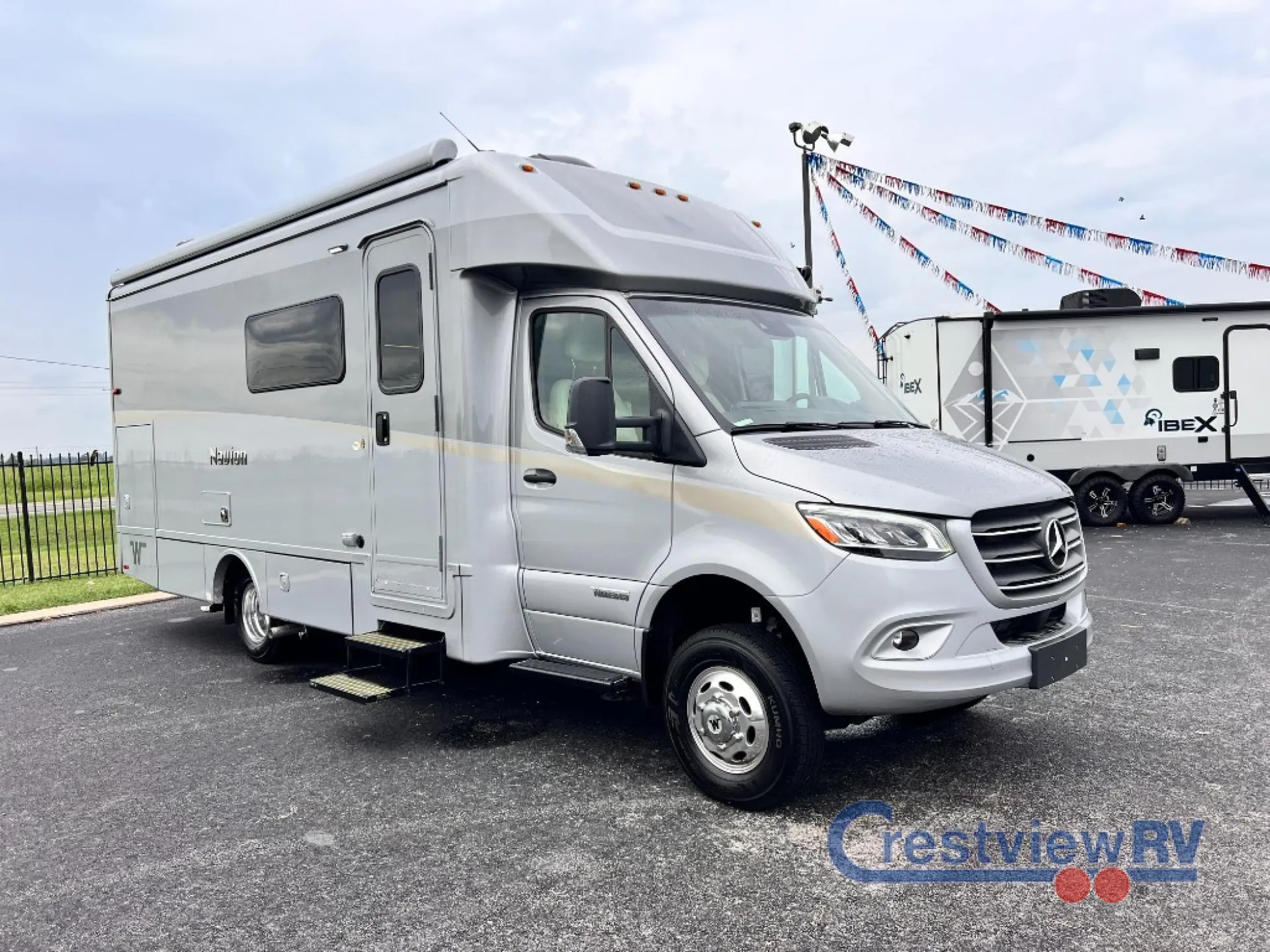 2025 Winnebago Navion 24T AWD - Photo 3