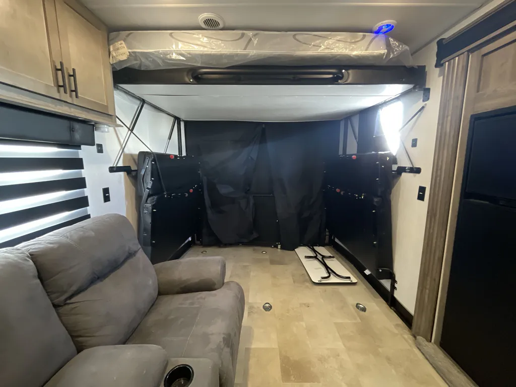 2021 Forest River Vengeance Rogue 26V, Photos photo 23