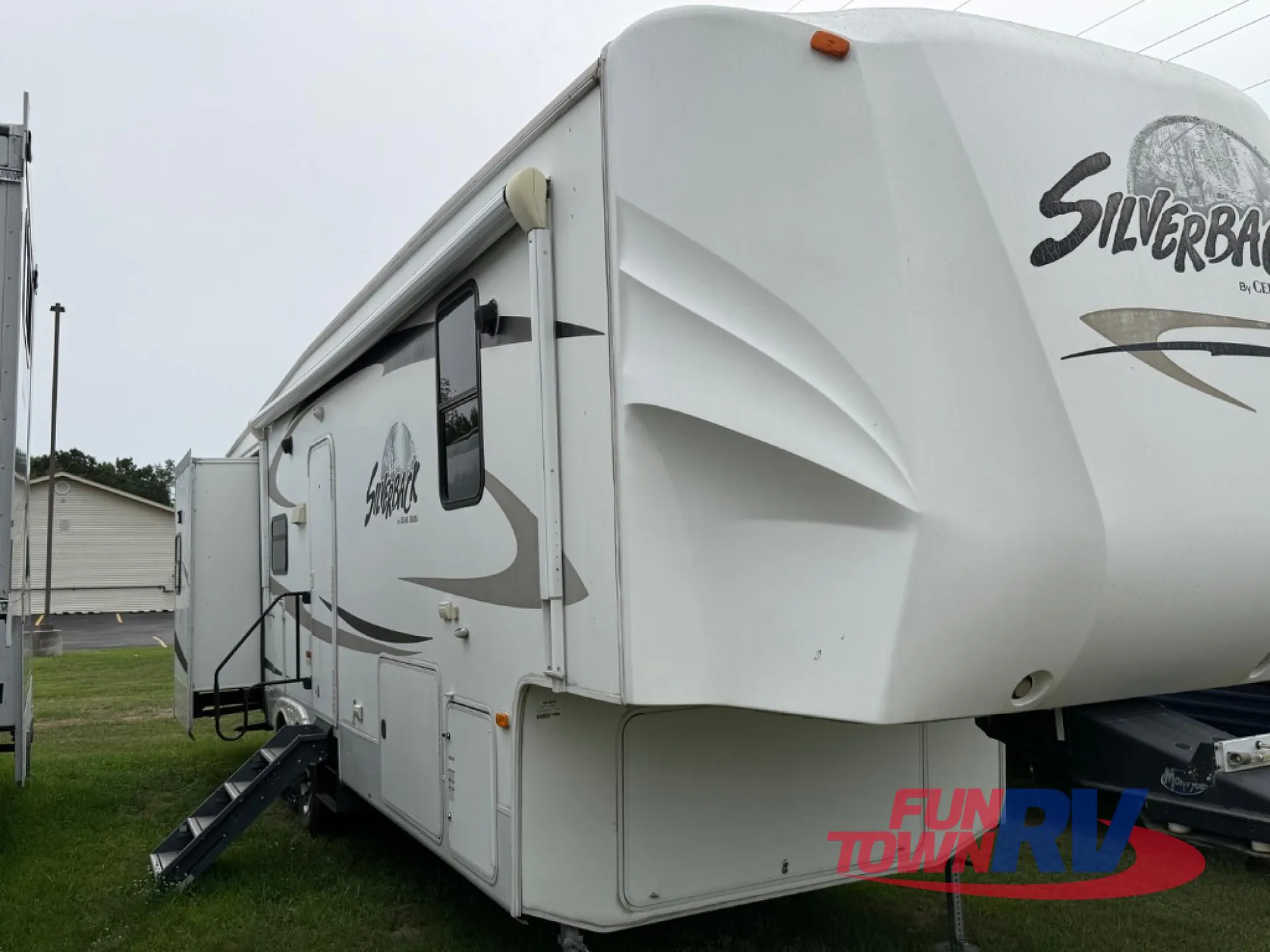2011 Forest River Cedar Creek Silverback 33L - Photo 2