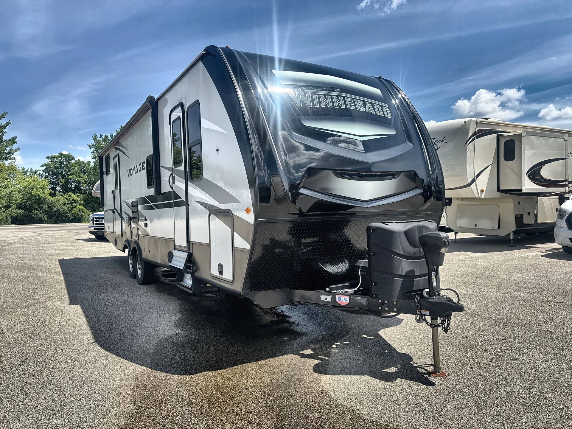 2021 Winnebago Voyage 3033BH - Photo 2