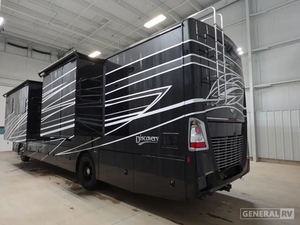 2026 Fleetwood Discovery 38W - Photo 4